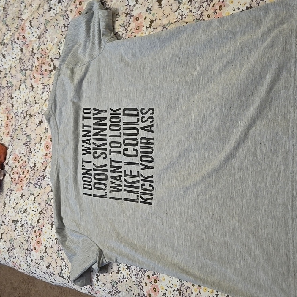 Graphic Tee Idon't want to look skinny i want to look like I can kick your a$$ - Picture 2 of 4